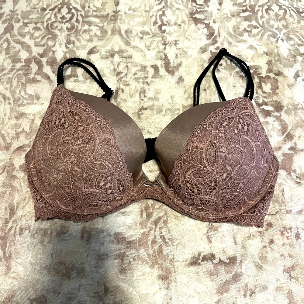 Victoria’s Secret Very Sexy Push Up Bra. Size 32D. NWOT.